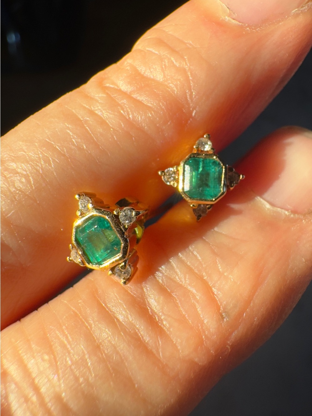 18k Emerald & Diamond Stud earrings - Picture 3 of 11